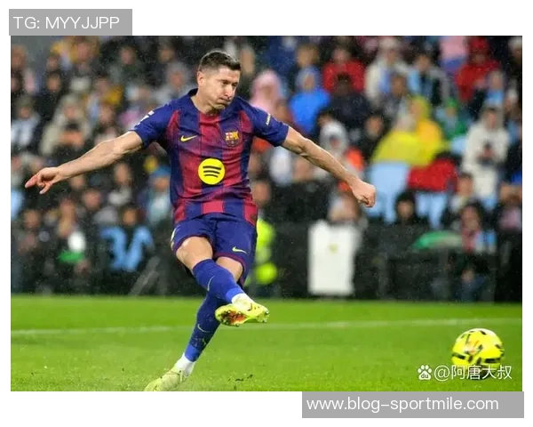 西甲第12轮最佳阵容揭晓莱万拉什福德阿尔瓦雷斯领衔出战